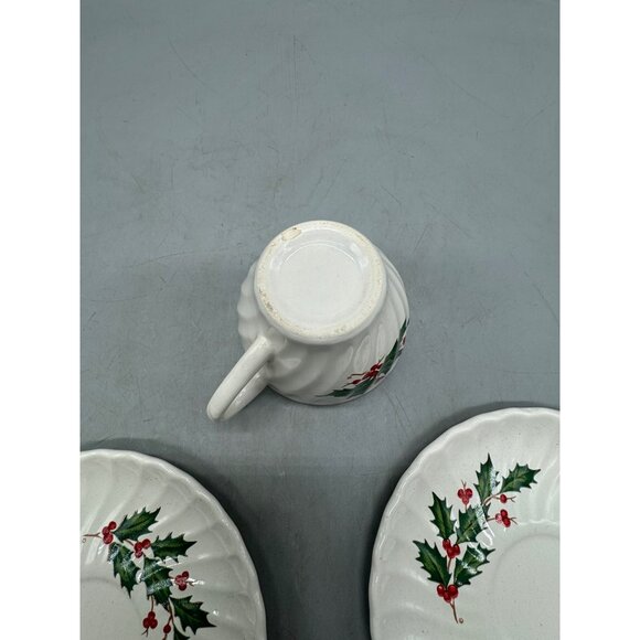 Vintage Christmas Holly berry Cup & 2 Saucer Set - Ceramic Tableware READ - Picture 10 of 12